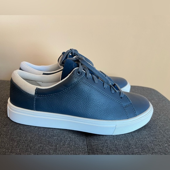 NWOB Men’s UGG Baysider Navy Leather Waterproof Sneakers - Picture 4 of 13